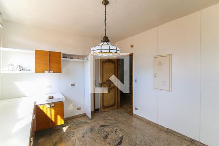 Casa para alugar com 724m², 6 quartos e 10 vagasCozinha