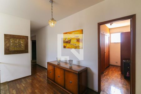 Casa para alugar com 724m², 6 quartos e 10 vagasCorredor