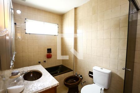 Apartamento à venda com 241m², 3 quartos e 3 vagasBanheiro da Suíte