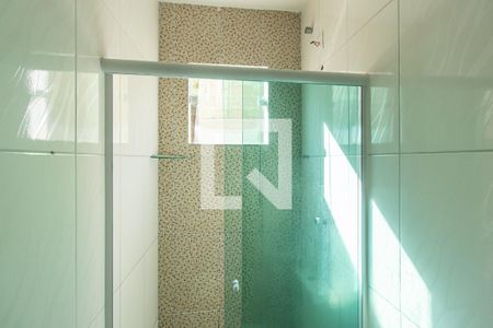 Casa de condomínio à venda com 80m², 2 quartos e 1 vagaDetalhe do Banheiro