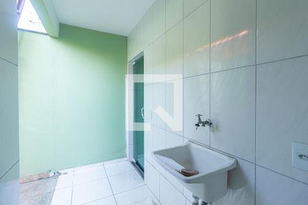 Casa de condomínio à venda com 80m², 2 quartos e 1 vagaÁrea de Serviço