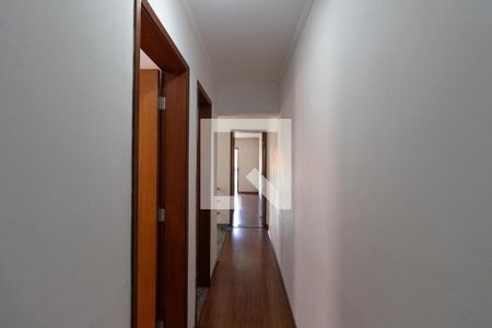 Casa à venda com 157m², 3 quartos e 3 vagas Casa à venda com 157m², 3 quartos e 3 vagasCorredor Quartos