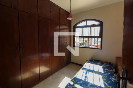 Casa à venda com 172m², 3 quartos e 3 vagas Casa à venda com 172m², 3 quartos e 3 vagasQuarto 2