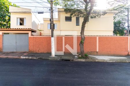 Casa à venda com 167m², 3 quartos e 3 vagas Casa à venda com 167m², 3 quartos e 3 vagasFachada