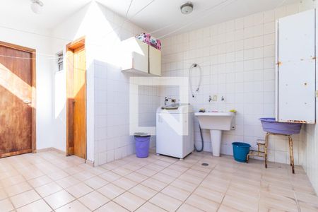 Casa à venda com 167m², 3 quartos e 3 vagas Casa à venda com 167m², 3 quartos e 3 vagasLavanderia