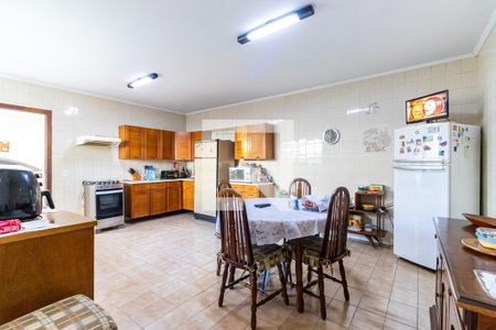 Casa à venda com 167m², 3 quartos e 3 vagas Casa à venda com 167m², 3 quartos e 3 vagasCozinha