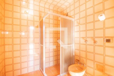 Casa à venda com 494m², 5 quartos e 6 vagasBanheiro Auxiliar