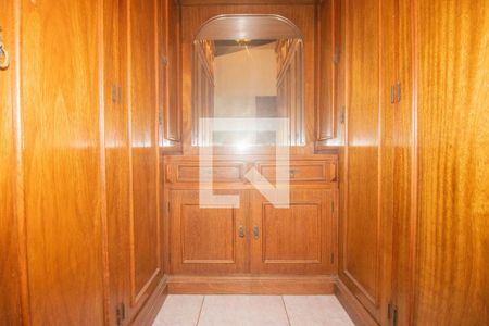 Casa à venda com 494m², 5 quartos e 6 vagasSuíte 2 - Closet