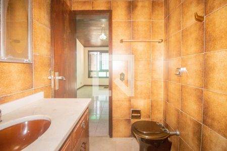 Casa à venda com 494m², 5 quartos e 6 vagasBanheiro da Suíte 1