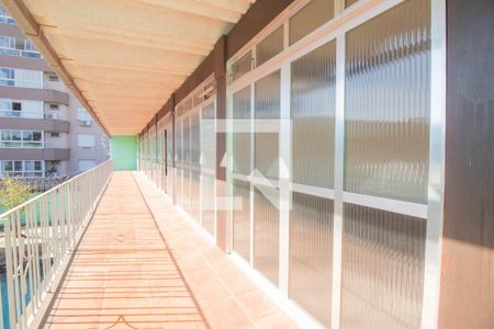 Casa à venda com 494m², 5 quartos e 6 vagasSalão de Festas - Varanda