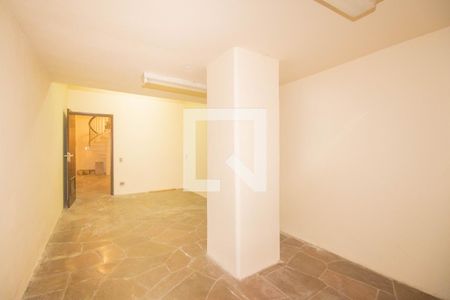 Casa à venda com 494m², 5 quartos e 6 vagasAdega