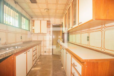 Casa à venda com 494m², 5 quartos e 6 vagasCozinha