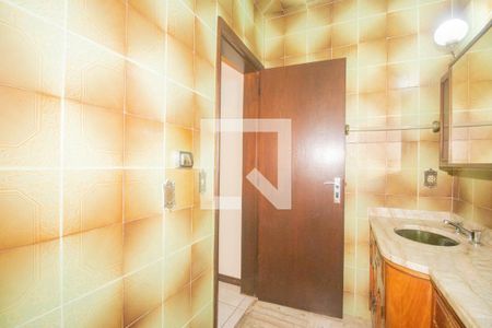 Casa à venda com 494m², 5 quartos e 6 vagasBanheiro da Suíte 2 