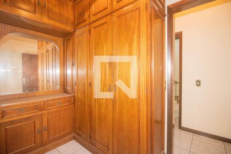 Casa à venda com 494m², 5 quartos e 6 vagasSuíte 2 - Closet