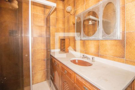 Casa à venda com 494m², 5 quartos e 6 vagasBanheiro da Suíte 1