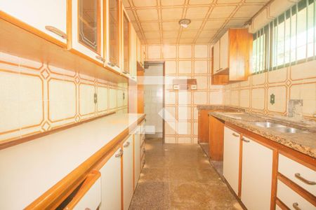 Casa à venda com 494m², 5 quartos e 6 vagasCozinha