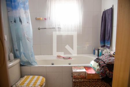 Casa à venda com 253m², 5 quartos e 2 vagas Casa à venda com 253m², 5 quartos e 2 vagasBanheiro da Suíte 2