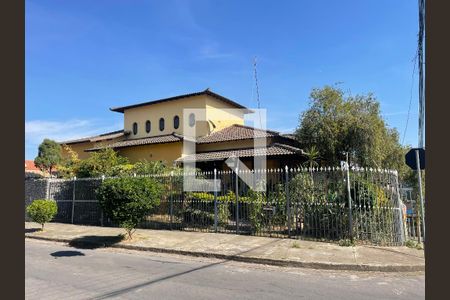 Fachada de casa à venda com 4 quartos, 302m² em Riacho das Pedras, Contagem