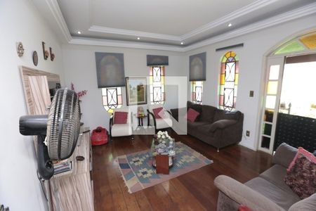 Sala de TV de casa à venda com 4 quartos, 302m² em Riacho das Pedras, Contagem