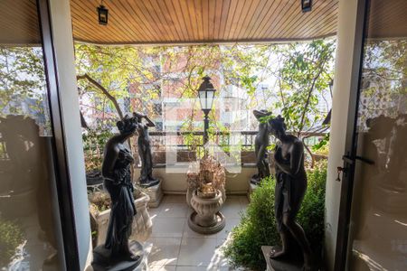 Apartamento à venda com 230m², 4 quartos e 4 vagasVaranda Sala