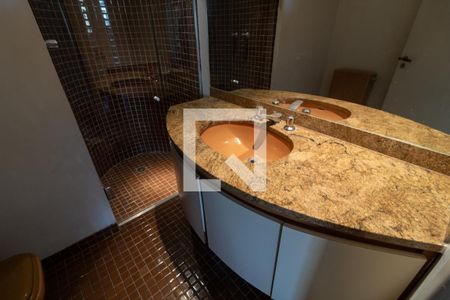 Apartamento à venda com 230m², 4 quartos e 4 vagasBanheiro 2