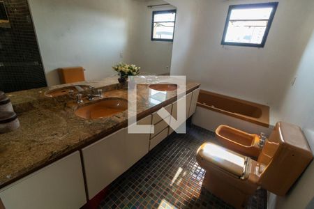 Apartamento à venda com 230m², 4 quartos e 4 vagasBanheiro Suite 2