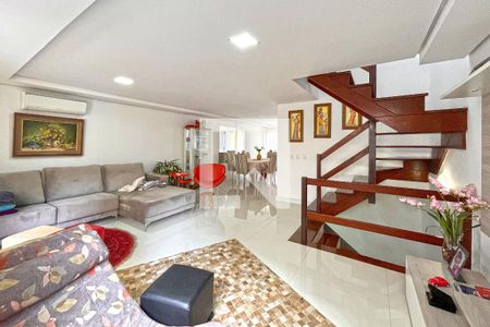Sala de casa à venda com 3 quartos, 234m² em Pedra Redonda, Porto Alegre