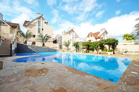 Casa à venda com 234m², 3 quartos e 2 vagasÁrea comum - Piscina