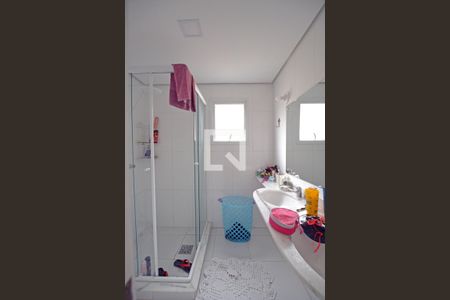 Casa à venda com 234m², 3 quartos e 2 vagasSuíte-Banheiro