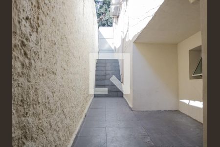 Escada de casa para alugar com 1 quarto, 40m² em Horto Florestal, São Paulo