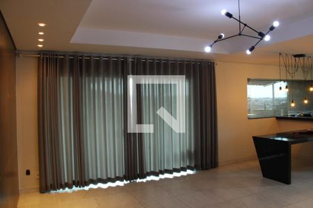 Sala de casa à venda com 2 quartos, 150m² em Santa Maria, Contagem