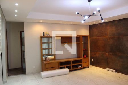 Sala de casa à venda com 2 quartos, 150m² em Santa Maria, Contagem