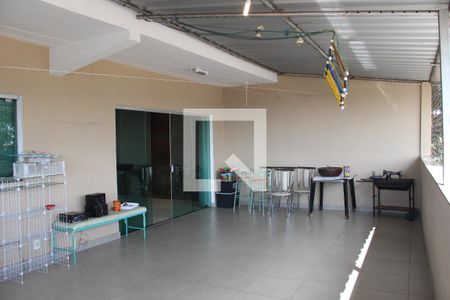 Varanda de casa à venda com 2 quartos, 150m² em Santa Maria, Contagem