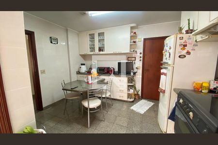 Cozinha  de apartamento à venda com 3 quartos, 198m² em Vila Regente Feijó, São Paulo