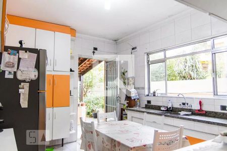 Casa à venda com 250m², 3 quartos e 2 vagasCozinha