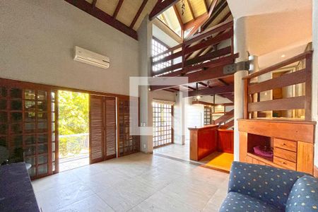 Sala de casa à venda com 3 quartos, 336m² em Nonoai, Porto Alegre