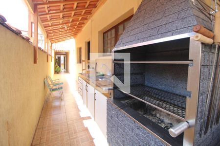 Casa à venda com 250m², 4 quartos e 6 vagasÁrea Comum