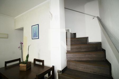 Escada de casa à venda com 2 quartos, 77m² em Vila Inglesa, São Paulo