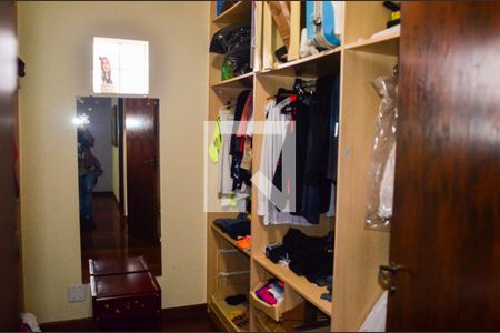 Casa à venda com 310m², 4 quartos e 4 vagasCloset