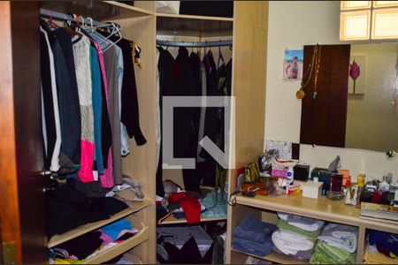 Casa à venda com 310m², 4 quartos e 4 vagasCloset