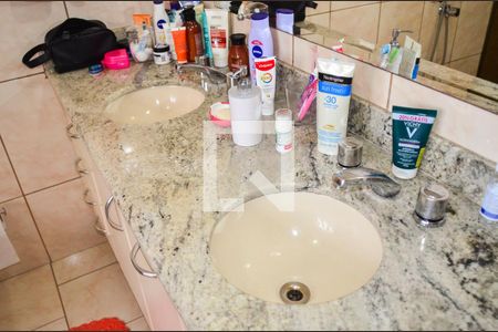 Casa à venda com 310m², 4 quartos e 4 vagasBanheiro