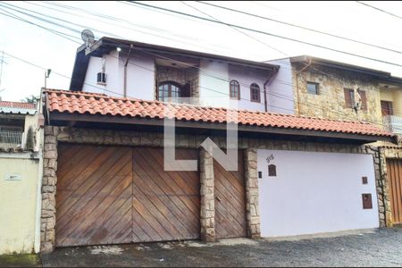 Casa à venda com 310m², 4 quartos e 4 vagasFachada