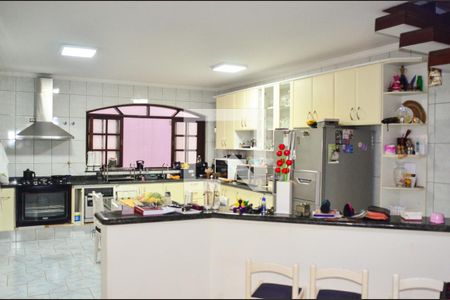 Casa à venda com 310m², 4 quartos e 4 vagasCozinha