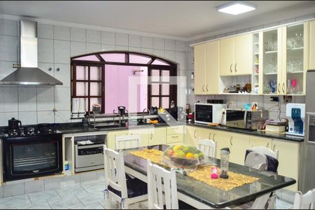 Casa à venda com 310m², 4 quartos e 4 vagasCozinha