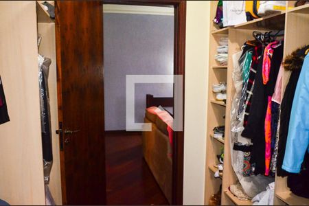 Casa à venda com 310m², 4 quartos e 4 vagasCloset