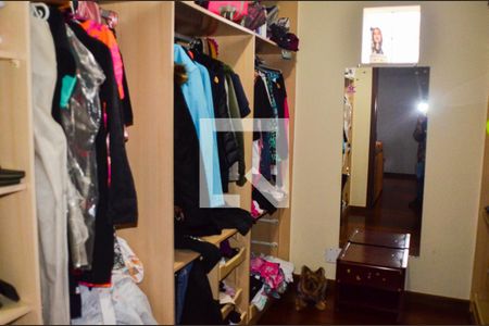 Casa à venda com 310m², 4 quartos e 4 vagasCloset