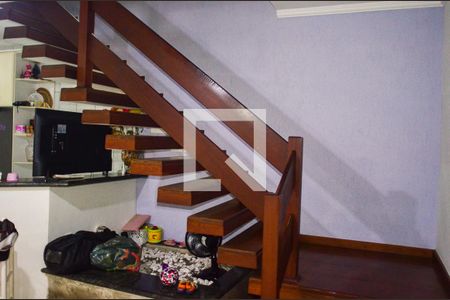 Casa à venda com 310m², 4 quartos e 4 vagasEscada