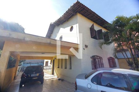 Casa à venda com 210m², 3 quartos e 10 vagasQuintal - Área externa