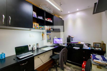 Apartamento à venda com 200m², 3 quartos e 2 vagasQuarto 3