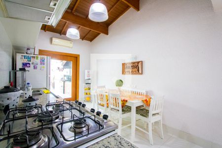 Apartamento à venda com 200m², 3 quartos e 2 vagasCozinha